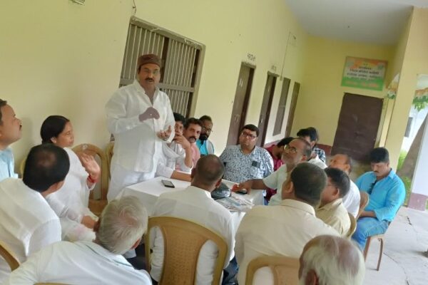 कटिहार के राजेंद्र आश्रम में कांग्रेस कार्यालय में सुनील कुमार यादव की अध्यक्षता में बैठक।