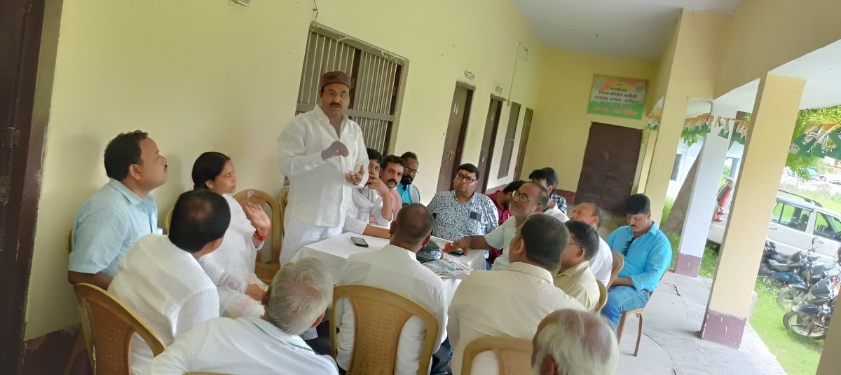 कटिहार के राजेंद्र आश्रम में कांग्रेस कार्यालय में सुनील कुमार यादव की अध्यक्षता में बैठक।