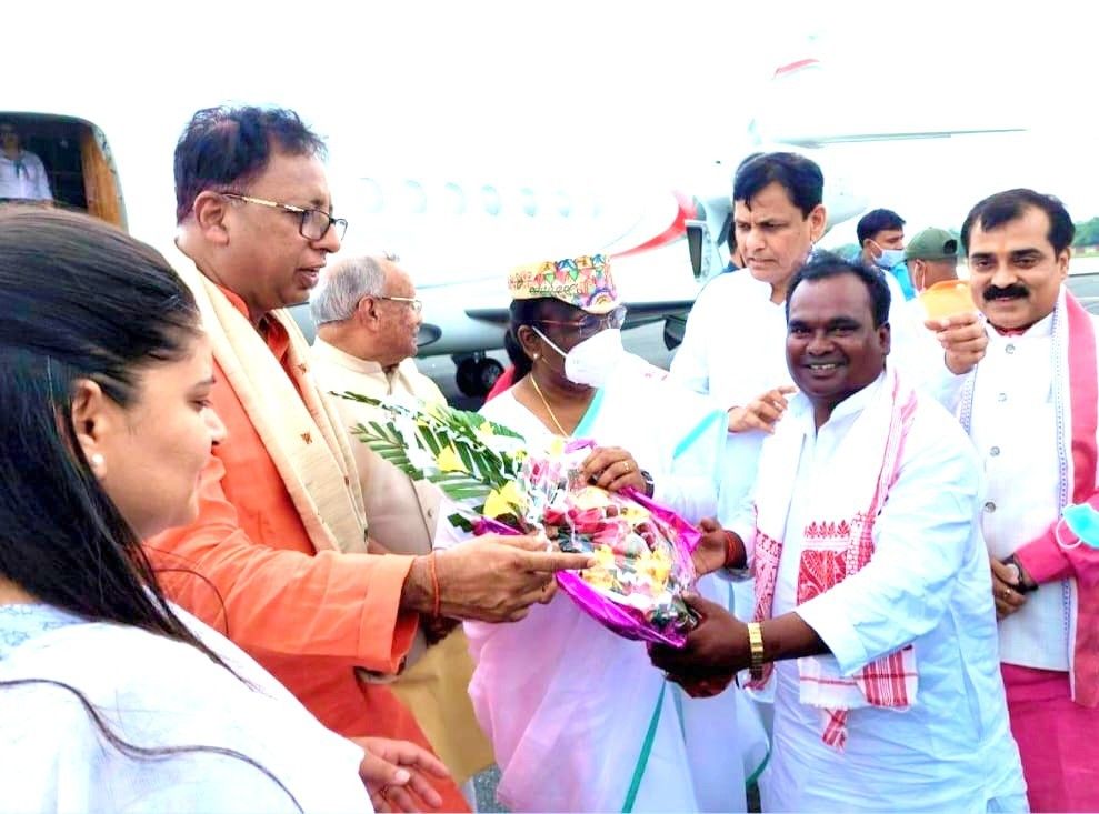 बिहार अनुसूचित जनजाति आयोग की बैठक में आदिवासी कल्याण पर चर्चा करते सदस्य।