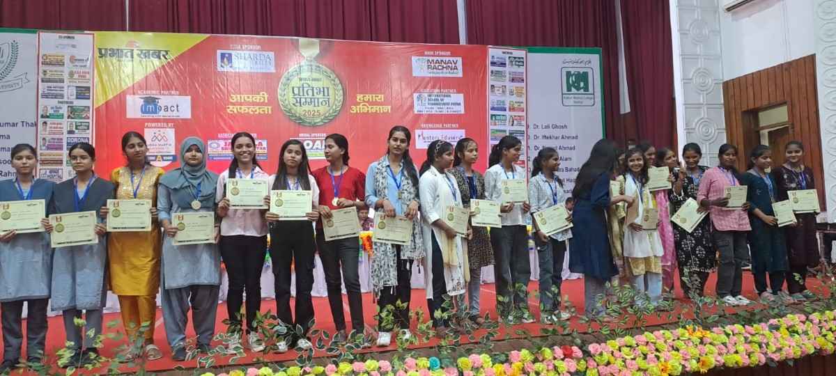 समारोह का शुभारंभ करते तारकिशोर प्रसाद और अन्य अतिथि।