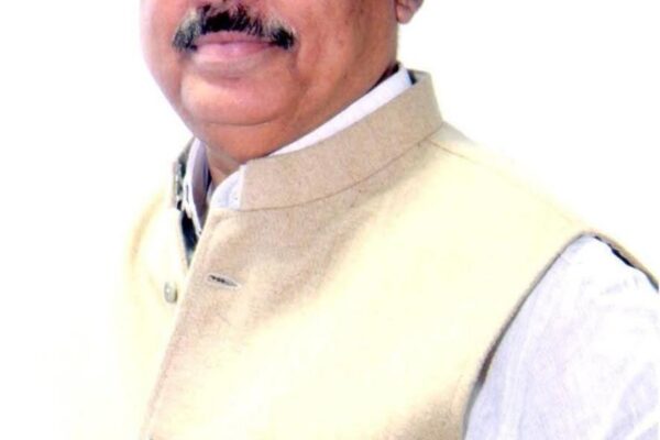 तारिक अनवर संसद समिति की बैठक में बोलते हुए।