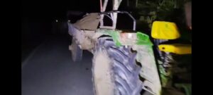 कटिहार पुलिस द्वारा 25 जुलाई 2025 को द्वाशय क्षेत्र में अवैध मिट्टी खनन के खिलाफ छापामारी के दौरान जब्त किए गए ट्रैक्टर।