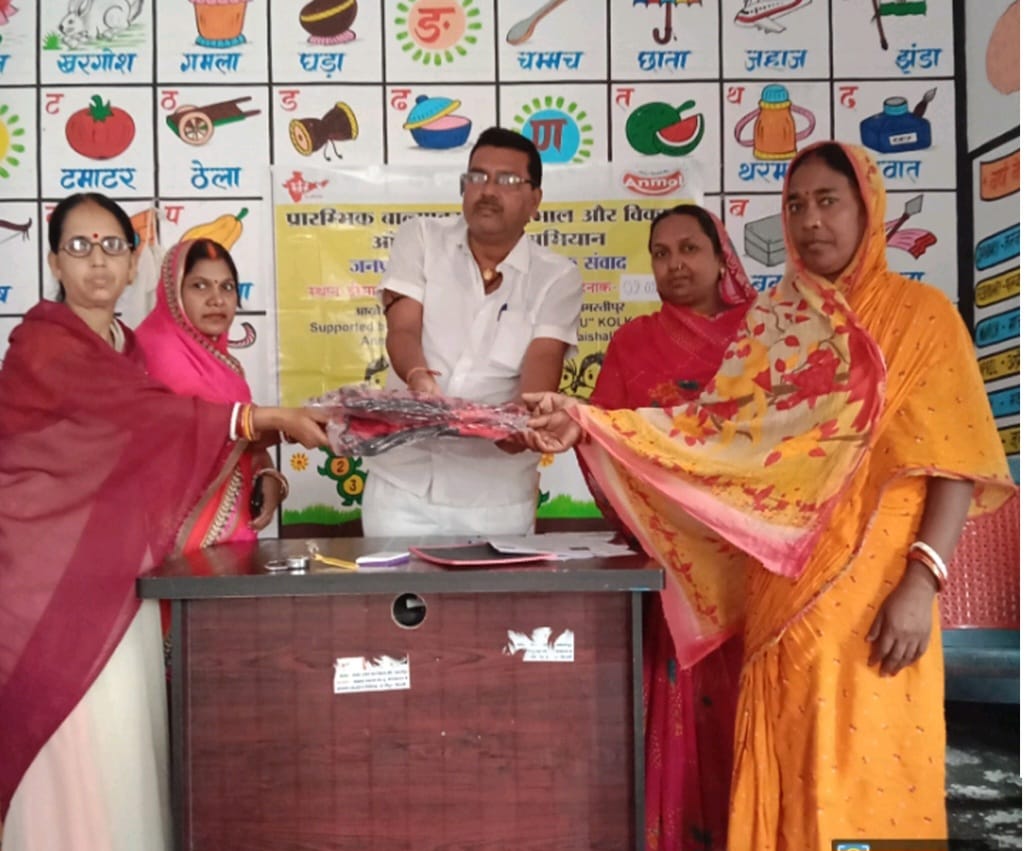 हाजीपुर के आँगनवाड़ी केंद्र में जनप्रतिनिधि सह सामुदायिक संवाद कार्यक्रम