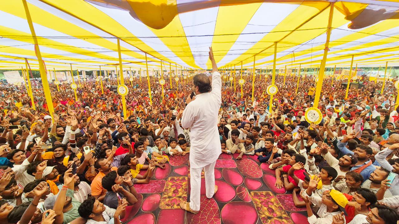 गोपालगंज में जन सुराज की जनसभा को संबोधित करते प्रशांत किशोर