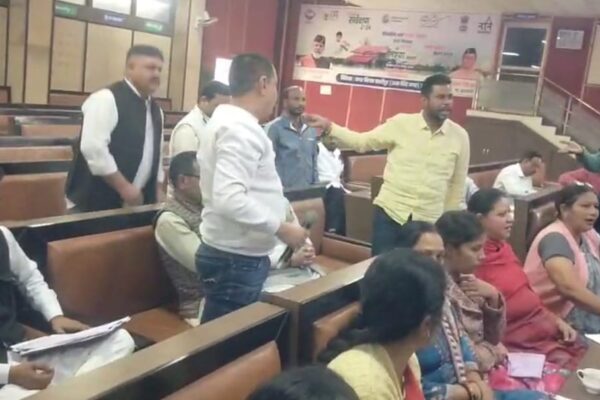 मोगा में सरदार पटेल श्रद्धांजलि पैदल मार्च में भाग लेते कार्यकर्ता और युवा