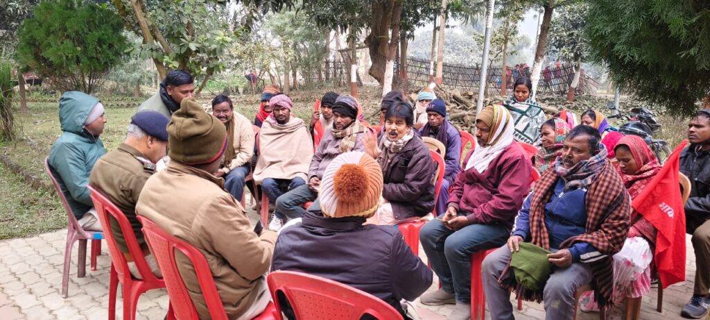 कटिहार के डंडखोरा थाना पर भाकपा माले का धरना, आदिवासी महिलाओं की भागीदारी