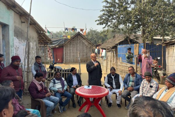 कटिहार सांसद तारिक अनवर ने प्राणपुर ब्लॉक के बंगुरूवा गांव में मनरेगा बचाओ अभियान के तहत मजदूरों से मुलाकात की।