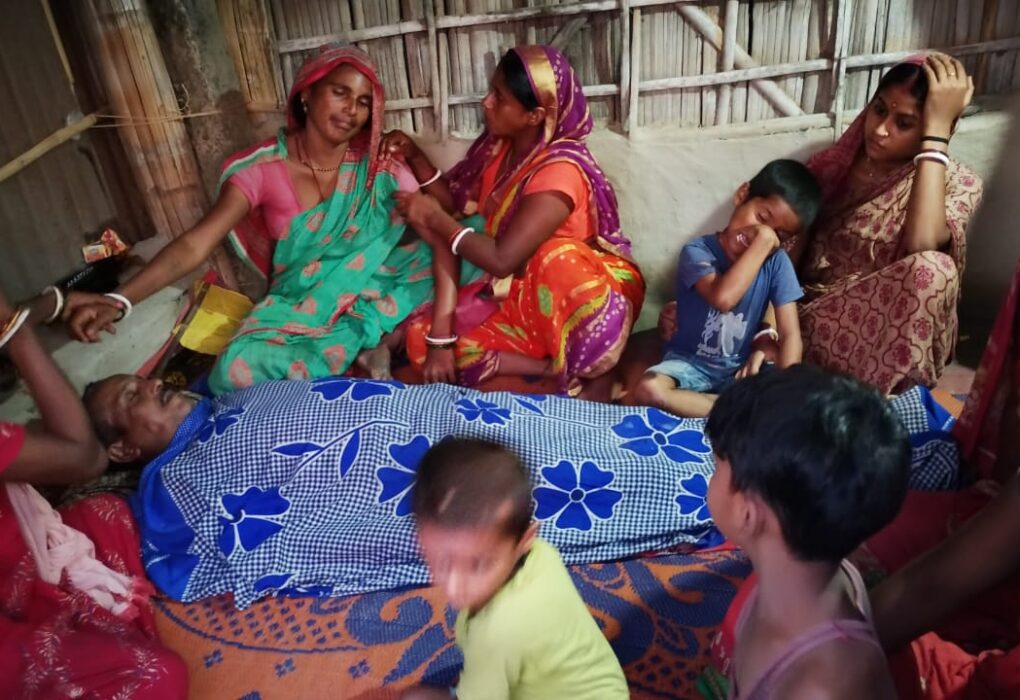 डंडखोरा में वज्रपात से मौत के बाद घटनास्थल